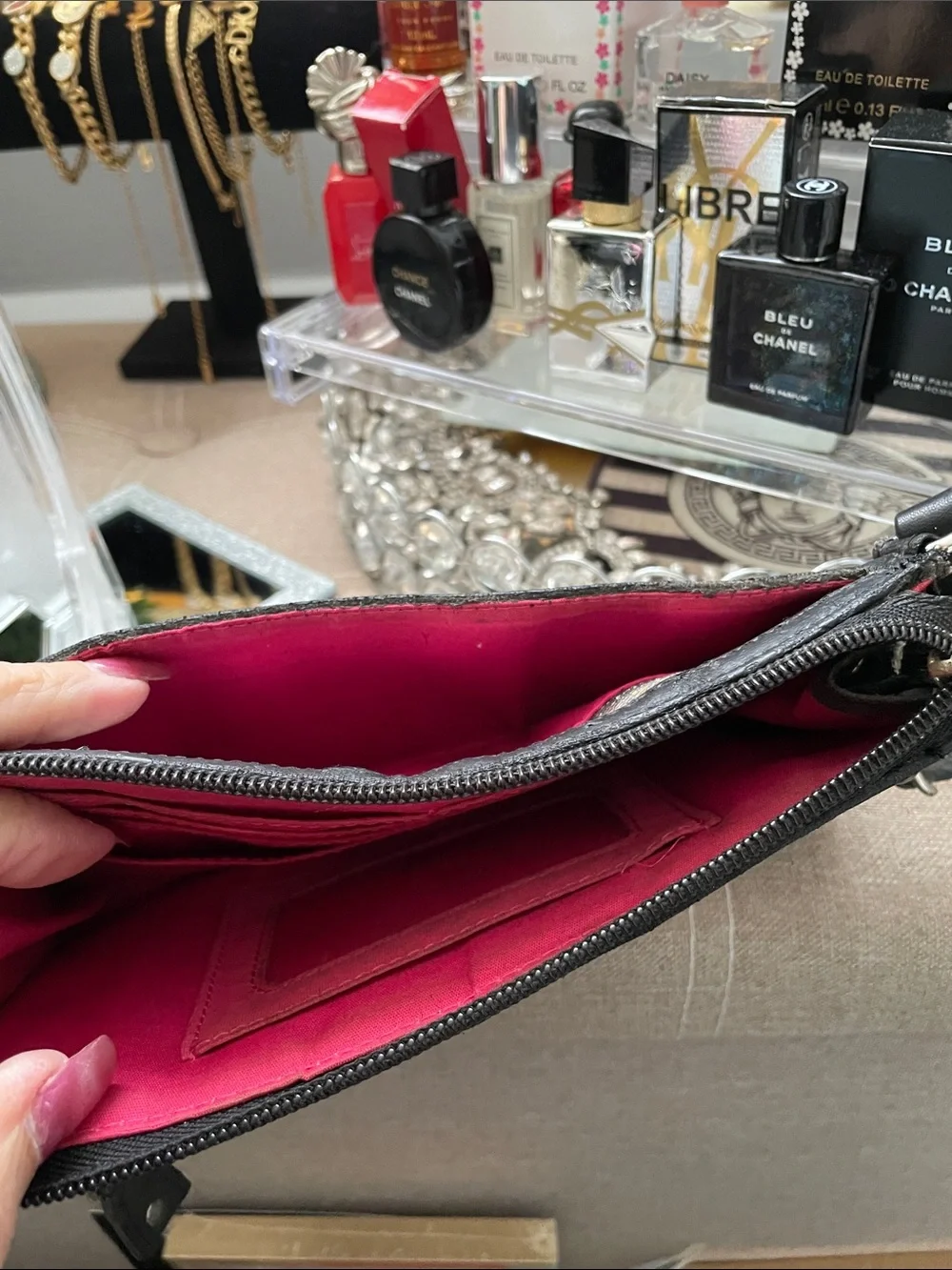 ✨Steve Madden Sparkle Crossbody Wristlet with Pink shoulder  Strap✨Preloved